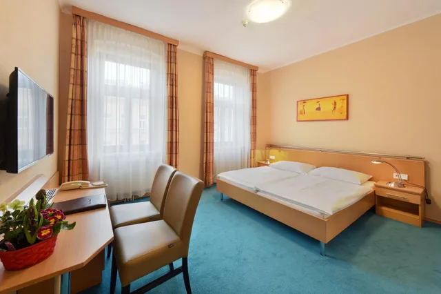 غرفة بسرير كوين، Lucia Hotel 2/10