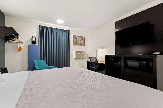 غرفة قياسية بسرير كينج، Econo Lodge Dumas 1/6