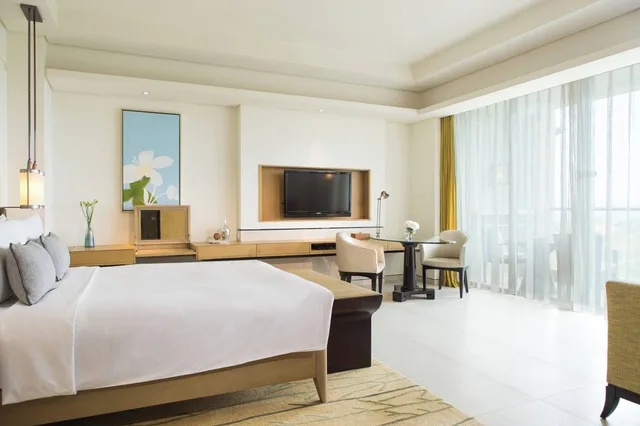 استوديو بسرير كينج بإطلالة على البحر، Renaissance Sanya Resort and Spa 1/7