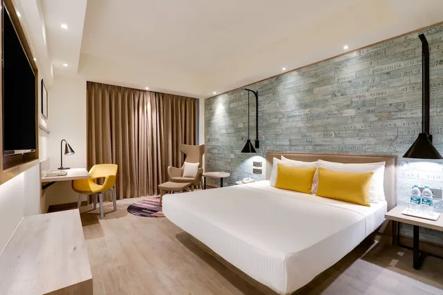 غرفة بزنس بسرير مزدوج، Lemon Tree Premier Mumbai Airport (Ct) 1/6
