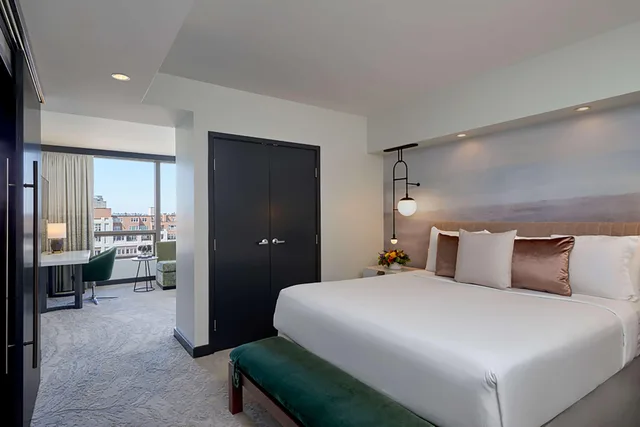Junior Suite, Deluxe, King Bed, Water View، Hotel 1000 Seattle 1/2