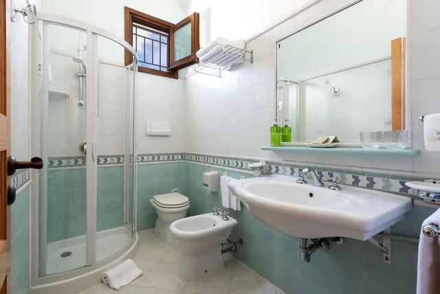 غرفة بسرير مزدوج أو سريرين منفصلين، Hotel Mediterraneo 4/5