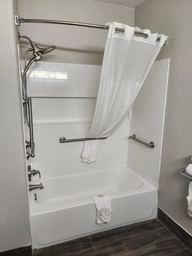 غرفة بسرير كينج بحوض استحمام لذوي الإعاقة، Days Inn & Suites by Wyndham Tucson/Marana 7/7