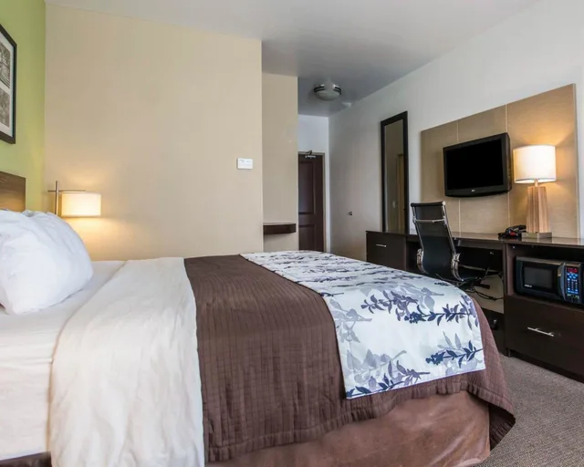 جناح، Sleep Inn & Suites Colby 3/5