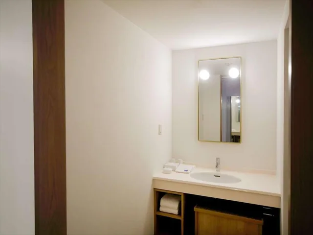 غرفة ديلوكس بسريرين منفصلين بشرفة في المبنى الرئيسي، Hotel Breezebay Marina 3/4