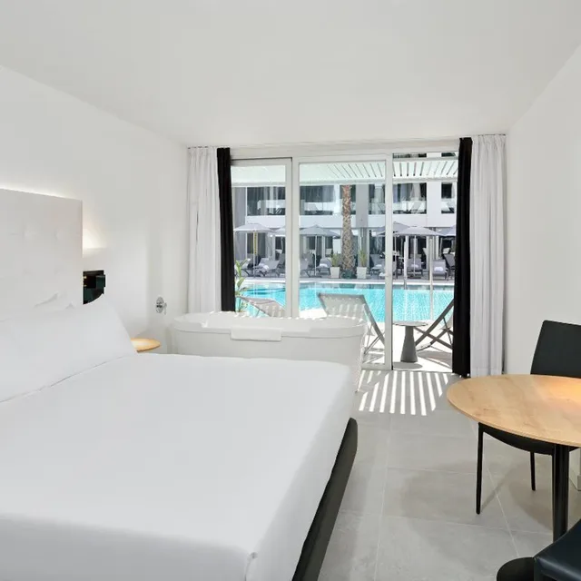 Swim Up, Innside, Premium, King Bed، INNSiDE by Melia Palma Bosque 3/6