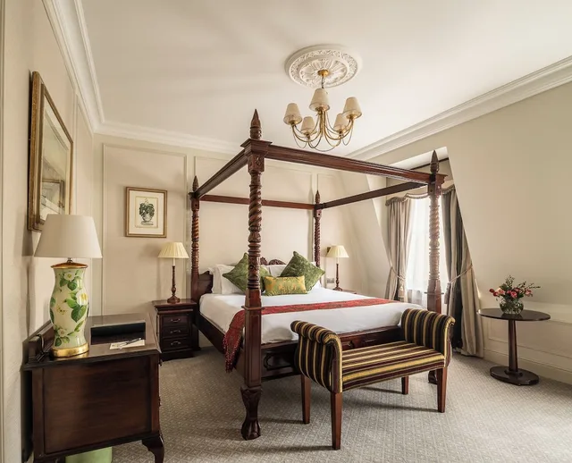 Superior, King Bed, Small, The Leonard Hotel 6/8
