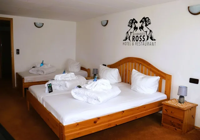 غرفة ثلاثية بثلاثة أسرّة، Hotel Restaurant Schwarzes Ross 1/3