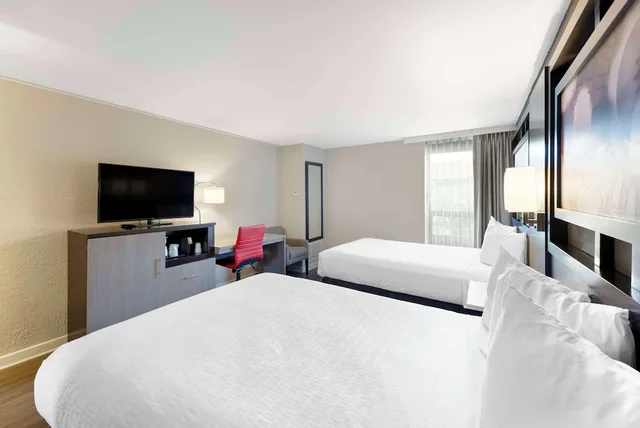 غرفة قياسية بسريرين كوين يُسمح فيها بالحيوانات الأليفة، Best Western Plus Austin Central 1/3