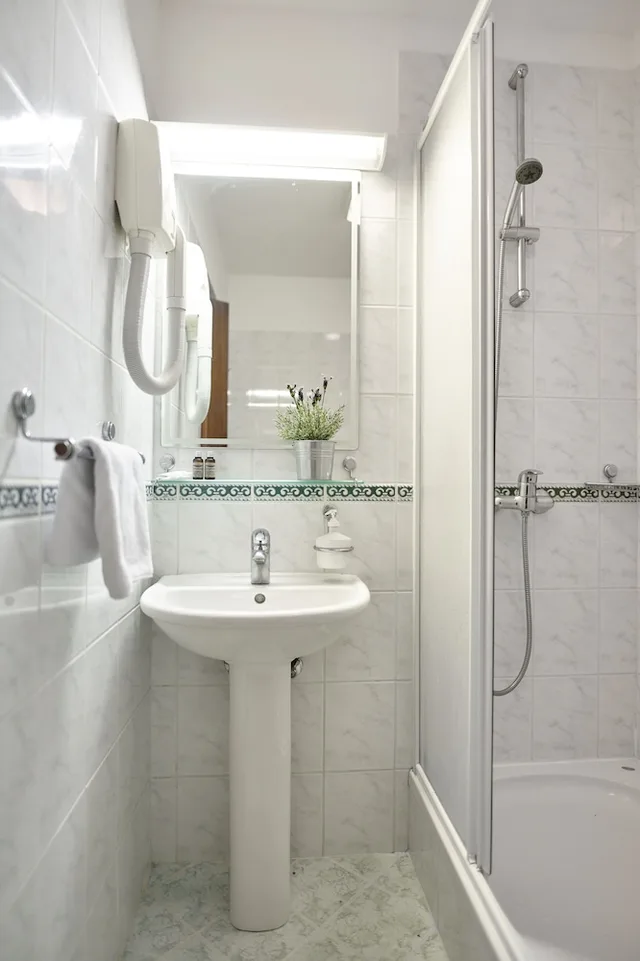غرفة عائلية بسريرين منفصلين بإطلالة على البحر مع أريكة، Hotel Lovran 8/8