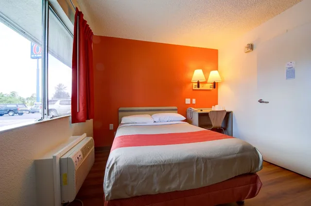 غرفة قياسية بسرير مزدوج لذوي الإعاقة، Motel6 Seattle, WA - Airport 5/10