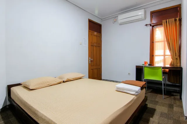 غرفة قياسية بسرير مزدوج، Embe Enem Homestay by ZUZU 1/4