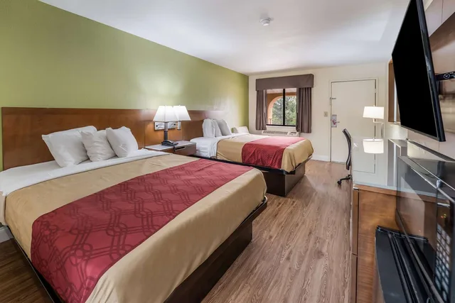 غرفة بسريرين كوين، Econo Lodge Atlanta Airport East 2/4