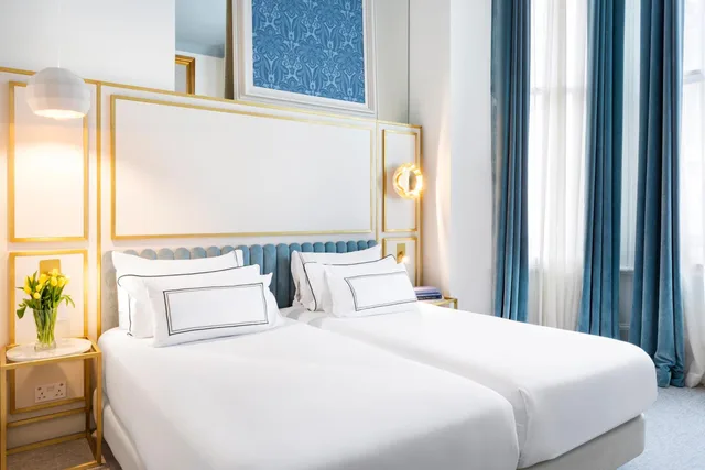 غرفة بريميوم بسرير كوين، Melia London Kensington Member of Melia Collection 2/7
