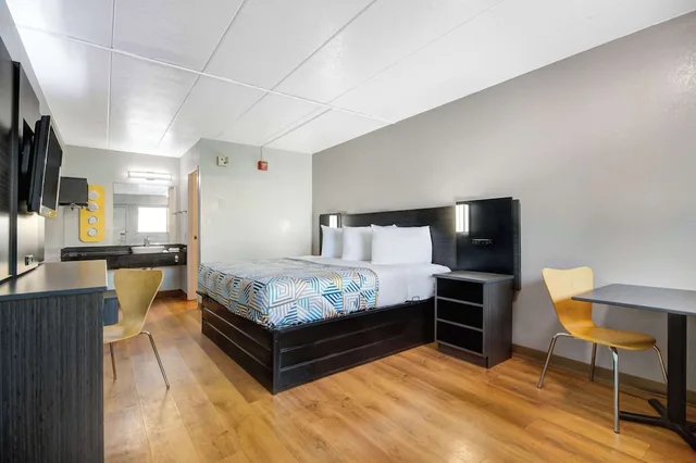 غرفة قياسية بسرير كينج للمدخنين، Motel6 York, PA 1/4