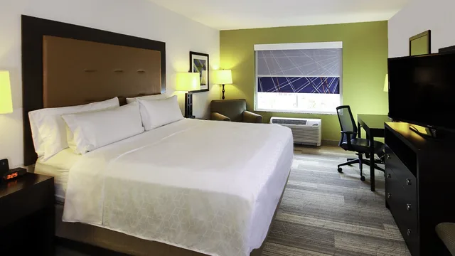 غرفة قياسية بسرير كينج لذوي الإعاقة، Holiday Inn Express And Suites Ironton 1/9