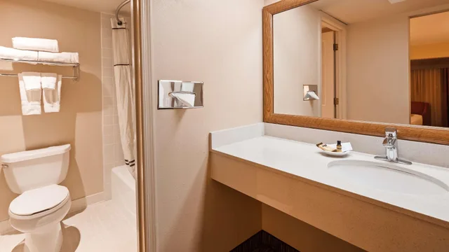 Standard, 2 Queen Beds, Accessible, Best Western Plus King's Inn & Suites 7/9