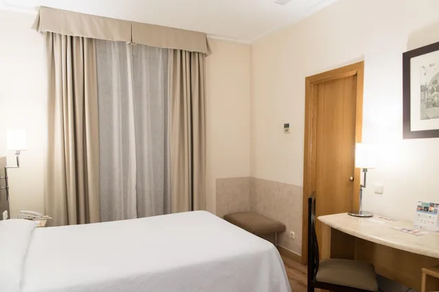 غرفة بسرير مزدوج أو سريرين منفصلين، Hotel Inglaterra 9/10