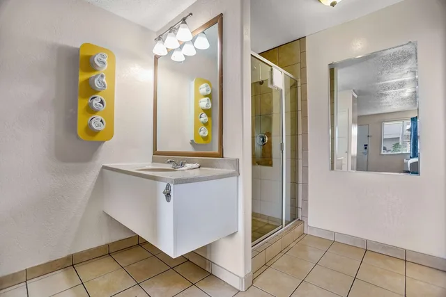 3 Full Beds - Suite, Non-Smoking، Motel6 Fort Bragg, CA 6/6