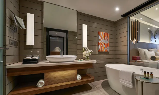 غرفة تنفيذية بسرير كينج مع دخول الصالة، Pullman Jakarta Indonesia Hotel 6/9