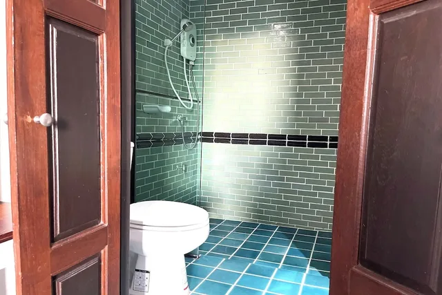 غرفة ديلوكس بسرير كينج بشرفة، Baankieng Guesthouse Lampang 5/6