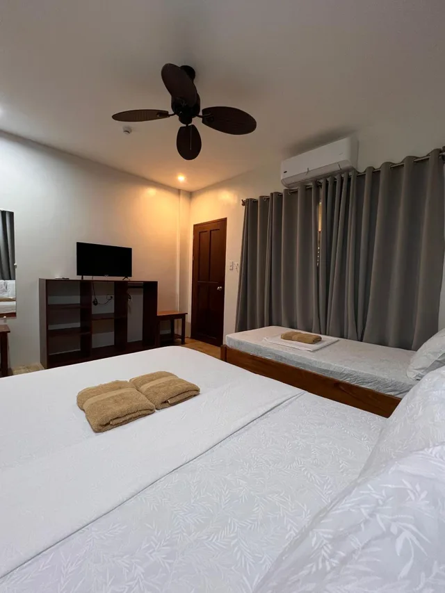 Room, Triple, Street View, Balcony، Rosanna's Pension 7/10