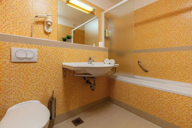 Suite, Twin Beds, Sea Side, Sofa, Balcony، Hotel Aurora 5/7