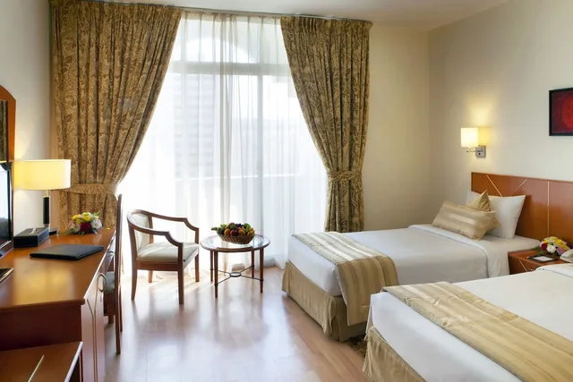 غرفة كلاسيكية بسريرين منفصلين، Landmark Hotel Baniyas 3/8