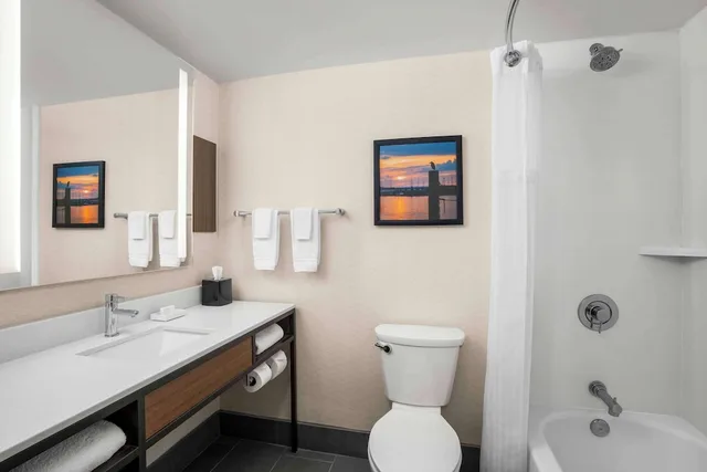 جناح جونيور بسريرين كوين بشرفة مع أريكة، Hilton Garden Inn Kent Island Marina 3/4