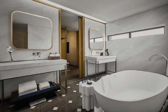 1 Bedroom, Suite, King Bed, Dining Area، Hotel Indigo Wuxi Qingming Bridge by IHG 4/4