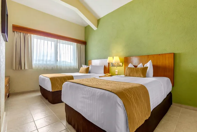 غرفة رباعية كبيرة لذوي الإعاقة، Comfort Inn Puerto Vallarta Golfside & Marina 4/10
