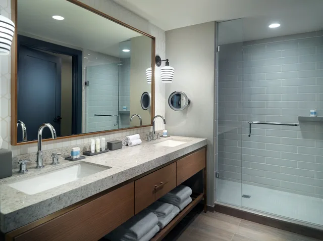 جناح فاخر بسرير كينج بشرفة، Omni Hotel At the Battery Atlanta 10/10