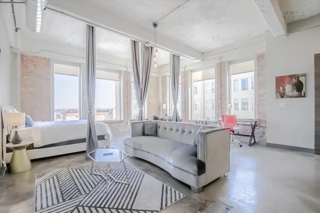 3 Bedrooms, Elite, Apartment, 1 Queen and 2 King Beds, Pool View, Executive Level, Luxury Downtown Dallas Stay by Amyfinehouse 6/10