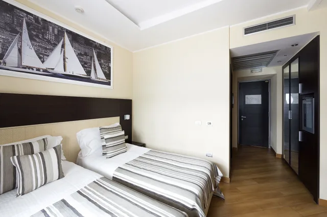Classic, Queen Bed, Hotel Naples 2/4