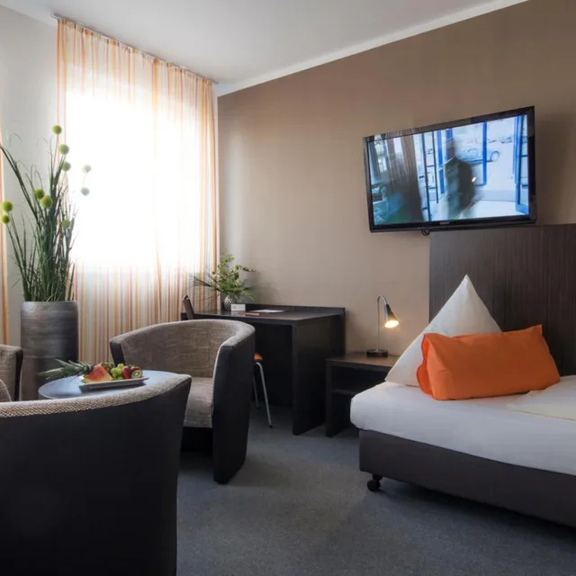 غرفة ثلاثية، GS Hotel 7/9