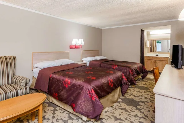 غرفة بسريرين كوين، Knights Inn Farmington Hill 2/3