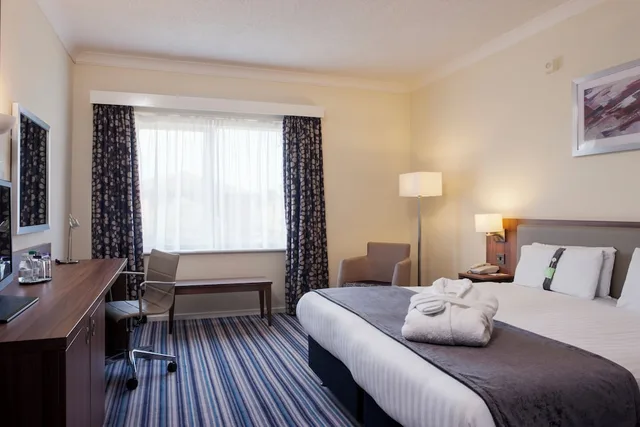 غرفة بريميوم بسرير كينج بإطلالة على الحديقة، Holiday Inn Norwich North Hotel 1/5