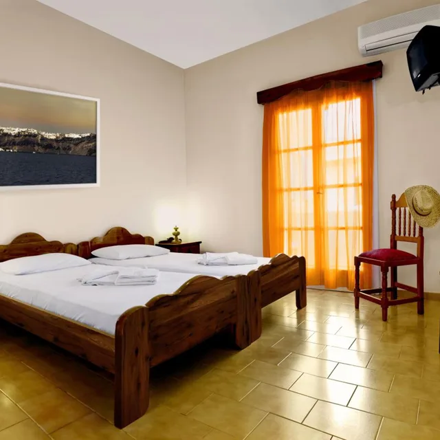 1 Bedroom, Apartment, Dolphins Apartments 2/6