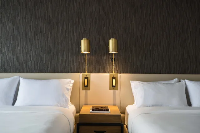 غرفة ركنية بسرير كينج، RENAISSANCE TOLEDO DOWNTOWN HOTEL 2/10