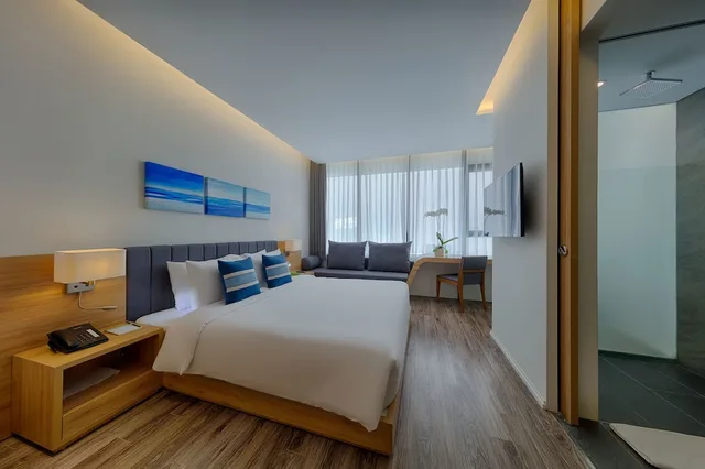 Deluxe, Queen Bed, Parosand Danang Hotel 2/10