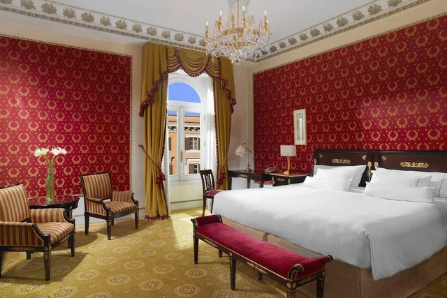 غرفة ديلوكس بسرير كينج، The Westin Excelsior Roma 1/5