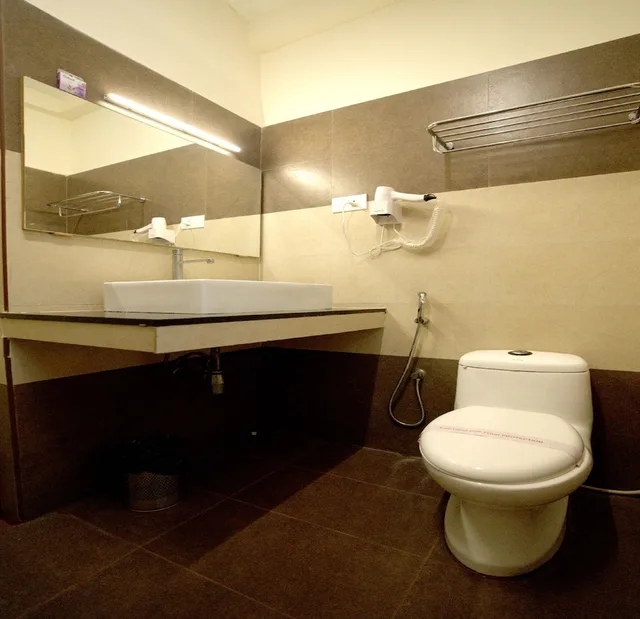 غرفة قياسية بسرير كوين، Fabhotel Blossoms T Nagar 3/3