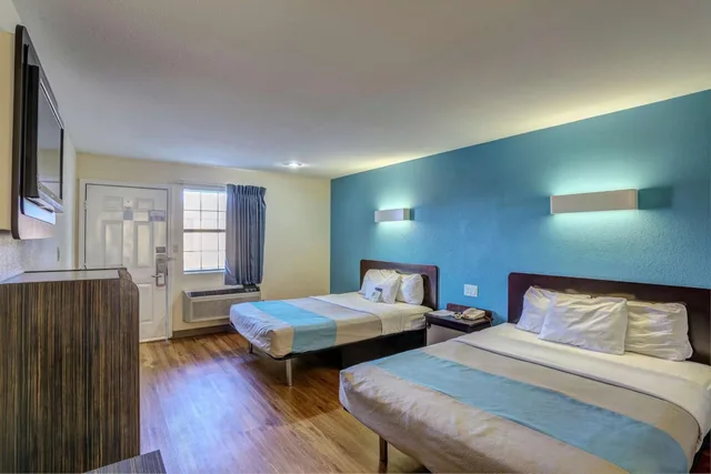 غرفة بسريرين كوين للمدخنين، Motel6 Dickson, TN 4/10