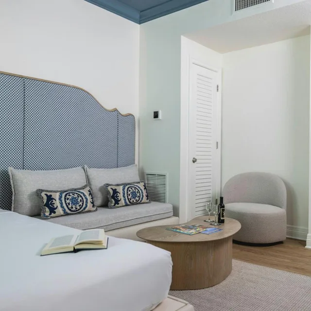 غرفة داخلية بسرير كينج بشرفة، The Seagate Hotel Spa 4/4