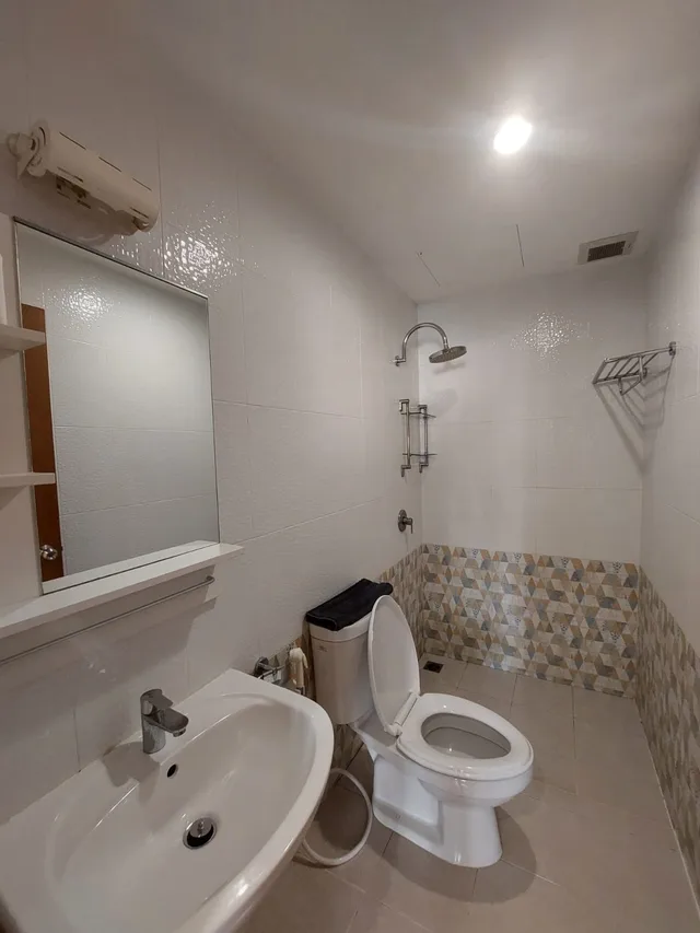 Room, King Bed, Balcony, V Check Inn Sukhumvit 22 4/5