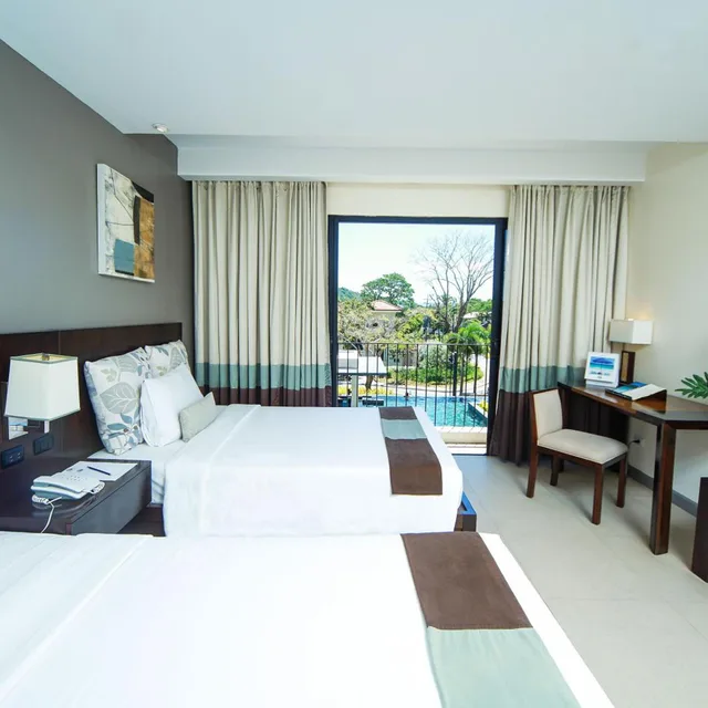 Premier, Pool View, Fairways And Bluewater Newcoast Boracay 3/10