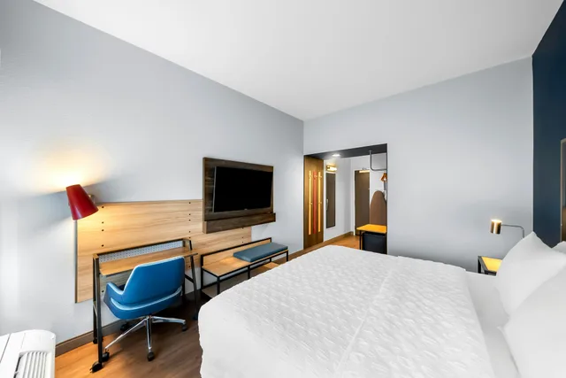غرفة بسرير كينج لذوي الإعاقة، Tru by Hilton Plano East North Hwy 75 3/5