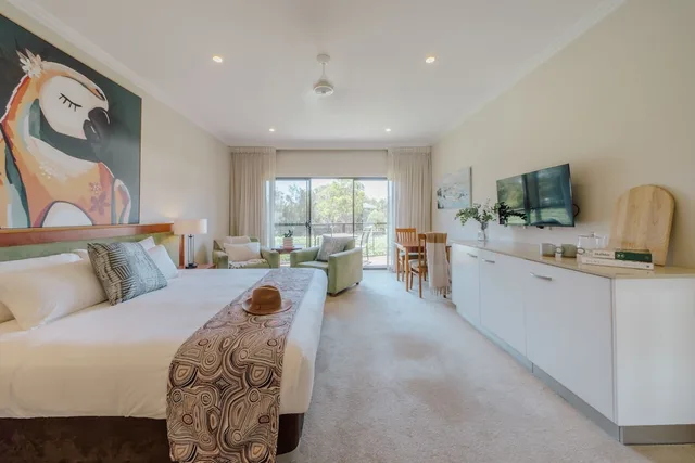 Vineyard, King Bed، HERMITAGE LODGE 2/5