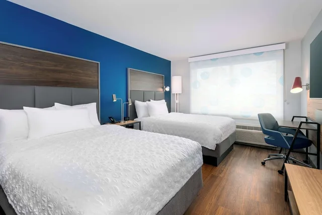 غرفة بسريرين كوين بحوض استحمام لذوي الإعاقة، Tru by Hilton Wilmington 1/4