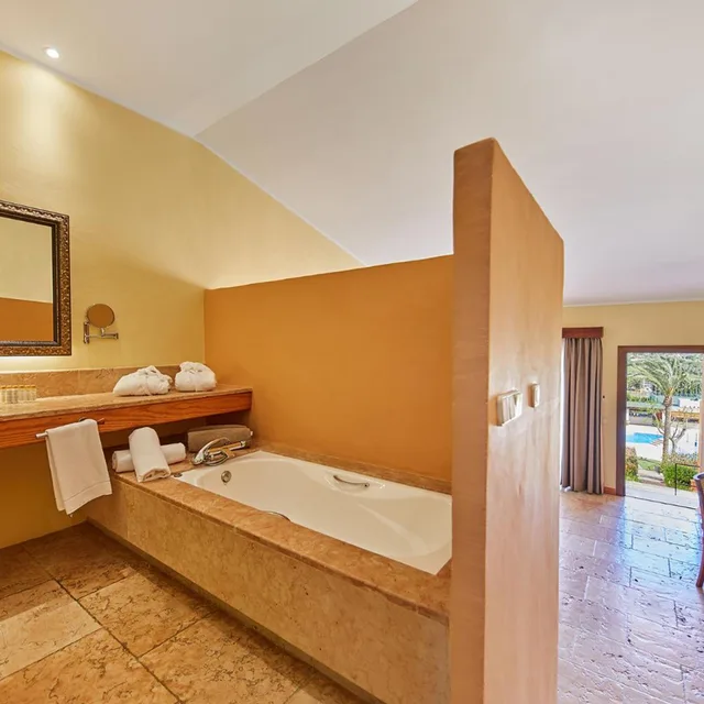 جناح بسرير كينج بإطلالة على الحديقة، Pula Suites Boutique Resort 2/3